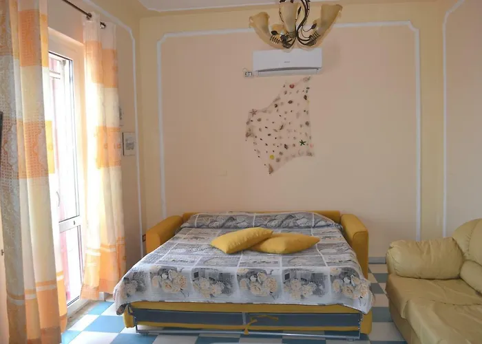 Casa Vacanze Dei Navigatori On The Sea